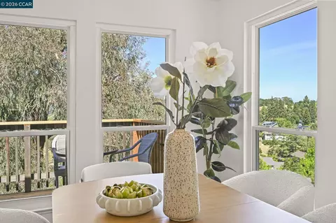 Dining - 523 Thistle Cir, Martinez, CA 94553 photo 2 of 5