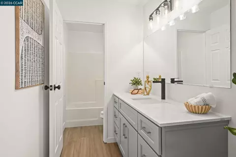 Bath - 523 Thistle Cir, Martinez, CA 94553 photo 1 of 4