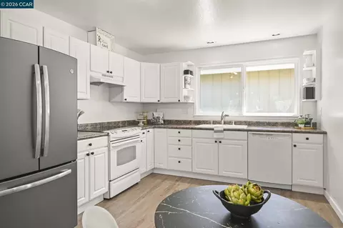 Kitchen - 523 Thistle Cir, Martinez, CA 94553 photo 1 of 2