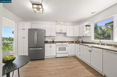 Kitchen - 523 Thistle Cir, Martinez, CA 94553 photo 2 of 2