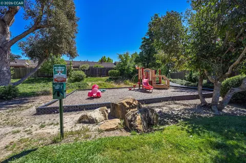Exterior - 523 Thistle Cir, Martinez, CA 94553 photo 6 of 7