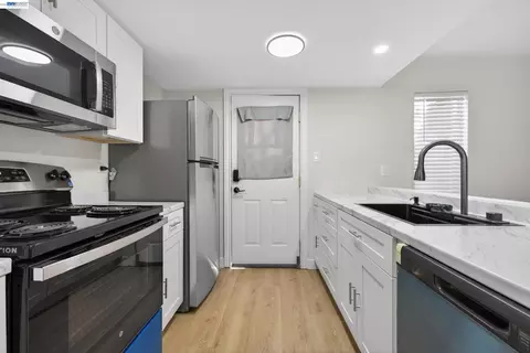 Kitchen - 5497 Roundtree Dr #D, Concord, CA 94521 photo 3 of 3