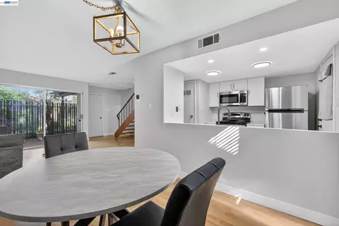 Dining - 5497 Roundtree Dr #D, Concord, CA 94521 photo 1 of 2