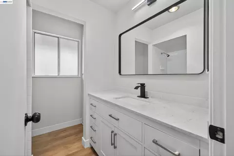 Bath - 5497 Roundtree Dr #D, Concord, CA 94521 photo 1 of 2