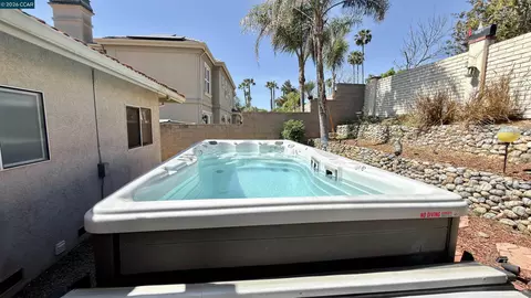 Exterior - 5593 Edgeview Dr, Discovery Bay, CA 94505 photo 5 of 12