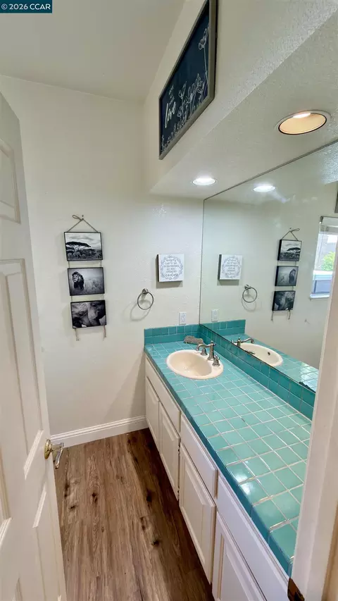 Bath - 5593 Edgeview Dr, Discovery Bay, CA 94505 photo 5 of 5
