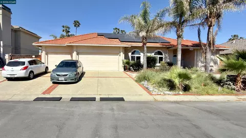 Exterior - 5593 Edgeview Dr, Discovery Bay, CA 94505 photo 10 of 12