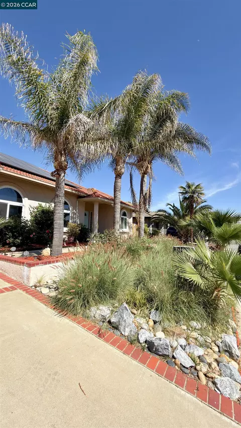 Exterior - 5593 Edgeview Dr, Discovery Bay, CA 94505 photo 9 of 12