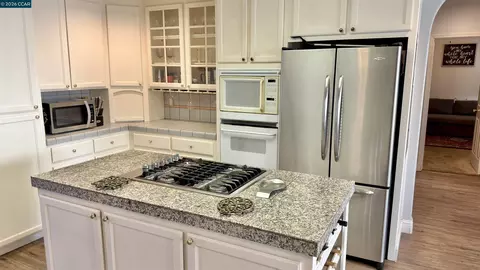 Kitchen - 5593 Edgeview Dr, Discovery Bay, CA 94505 photo 1 of 3