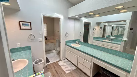 Bath - 5593 Edgeview Dr, Discovery Bay, CA 94505 photo 2 of 5