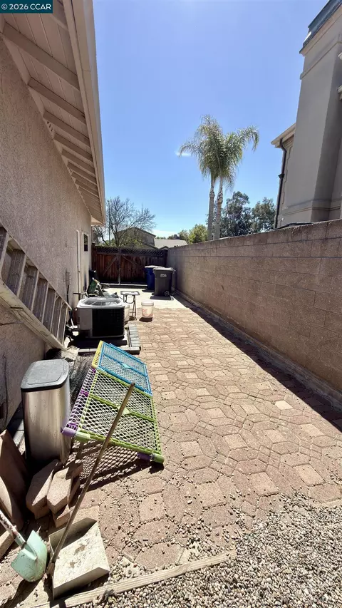Exterior - 5593 Edgeview Dr, Discovery Bay, CA 94505 photo 4 of 12
