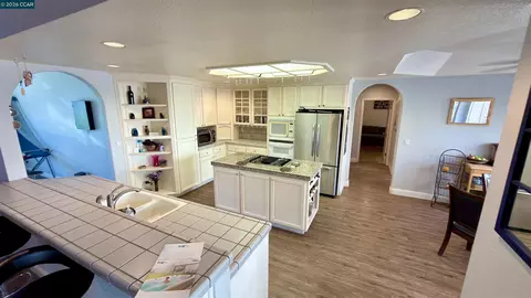 Kitchen - 5593 Edgeview Dr, Discovery Bay, CA 94505 photo 3 of 3