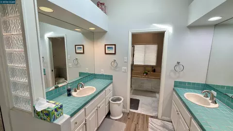 Bath - 5593 Edgeview Dr, Discovery Bay, CA 94505 photo 1 of 5