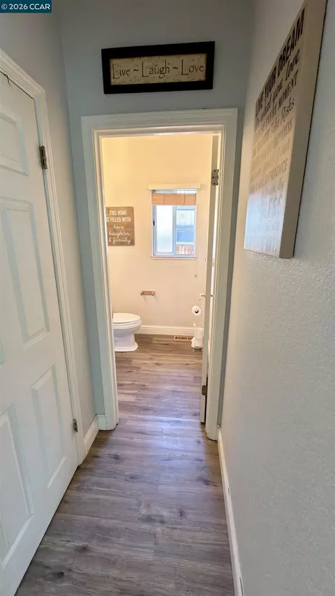 Entry Way - 5593 Edgeview Dr, Discovery Bay, CA 94505 photo 3 of 5