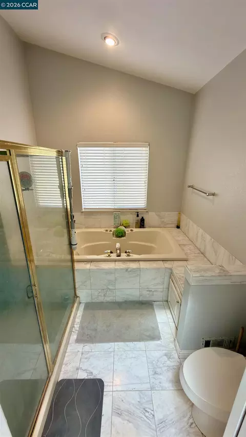 Bath - 5593 Edgeview Dr, Discovery Bay, CA 94505 photo 3 of 5