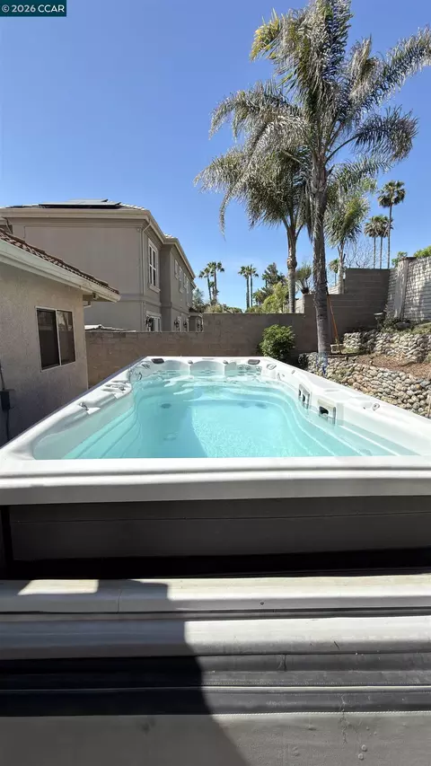 Exterior - 5593 Edgeview Dr, Discovery Bay, CA 94505 photo 6 of 12