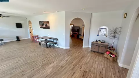 Entry Way - 5593 Edgeview Dr, Discovery Bay, CA 94505 photo 2 of 5