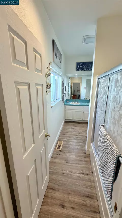 Entry Way - 5593 Edgeview Dr, Discovery Bay, CA 94505 photo 5 of 5