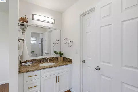 Bath - 8318 Mulberry Pl, Dublin, CA 94568 photo 3 of 7