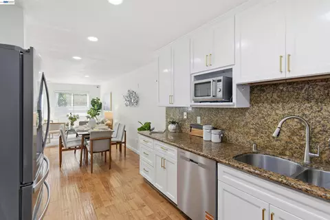 Kitchen - 8318 Mulberry Pl, Dublin, CA 94568 photo 3 of 4