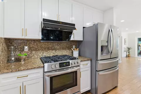 Kitchen - 8318 Mulberry Pl, Dublin, CA 94568 photo 4 of 4