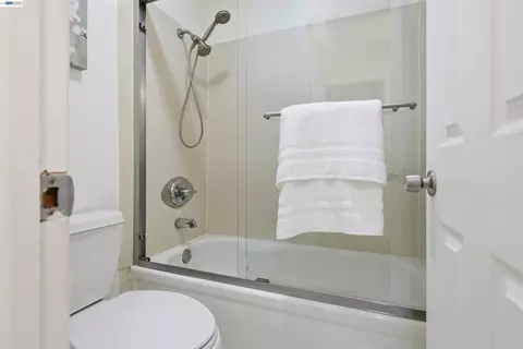 Bath - 8318 Mulberry Pl, Dublin, CA 94568 photo 2 of 7