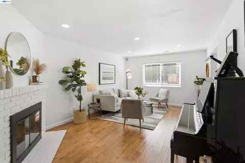 Living - 8318 Mulberry Pl, Dublin, CA 94568 photo 1 of 3
