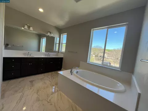Bath - 4805 Dolce Ct, Fairfield, CA 94534 photo 1 of 6