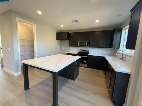 Kitchen - 4805 Dolce Ct, Fairfield, CA 94534 photo 1 of 2