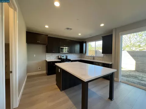 Kitchen - 4805 Dolce Ct, Fairfield, CA 94534 photo 2 of 2