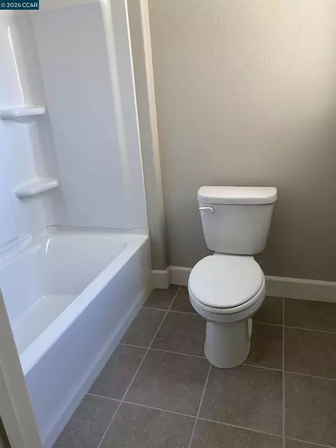 Bath - 4805 Dolce Ct, Fairfield, CA 94534 photo 4 of 6