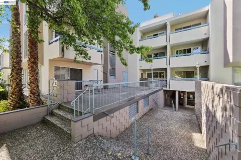 385 Jayne Ave #205, Oakland, CA 94610