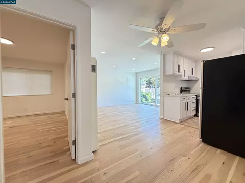 10 Moss Ave #15, Oakland, CA 94610