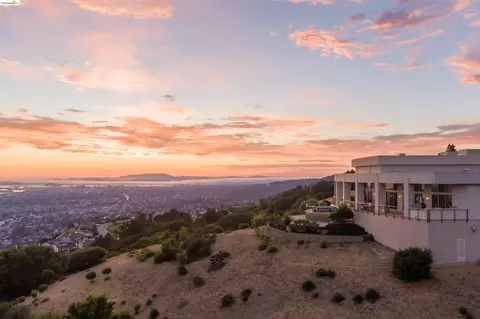 13367 Campus Dr, Oakland, CA 94619