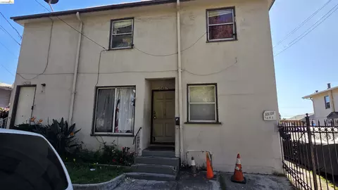 10419 San Leandro St, Oakland, CA 94603