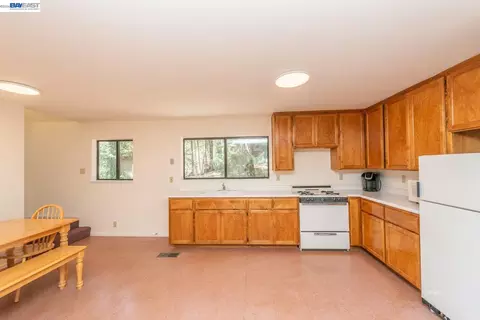 Kitchen - 121 Mountain Aire Ln, Trinity Center, CA 96091 photo 2 of 2