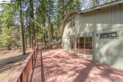 Exterior - 121 Mountain Aire Ln, Trinity Center, CA 96091 photo 4 of 18