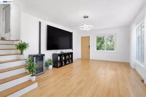 24849 2nd St, Hayward, CA 94541