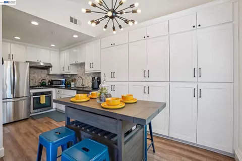 1255 N Los Robles Ave #9, Pasadena, CA 91104