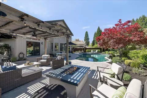 513 Buttonwood Dr, Danville, CA 94506