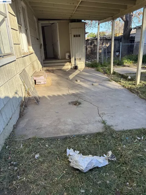 Exterior - 1614 Mono Dr, Modesto, CA 95354 photo 3 of 4