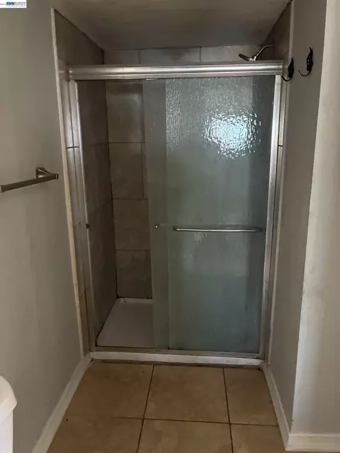 Bath - 1614 Mono Dr, Modesto, CA 95354 photo 2 of 2