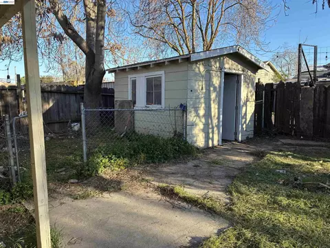 Exterior - 1614 Mono Dr, Modesto, CA 95354 photo 2 of 4