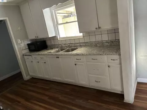 Kitchen - 1614 Mono Dr, Modesto, CA 95354 photo 1 of 2