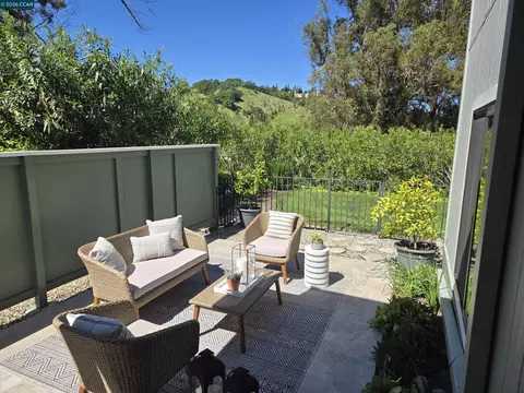 1124 Singingwood Ct #2, Walnut Creek, CA 94595