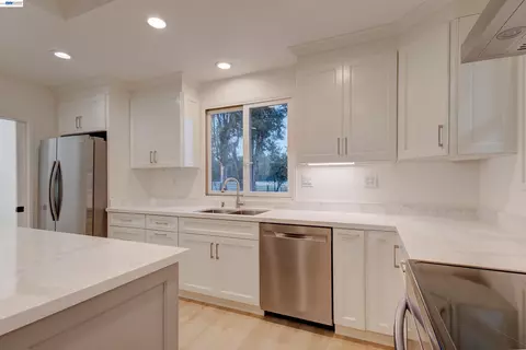 Kitchen - 35600 Lasiandra Ln, Davis, CA 95616 photo 2 of 3