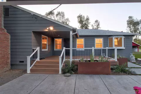 Exterior - 35600 Lasiandra Ln, Davis, CA 95616 photo 2 of 12