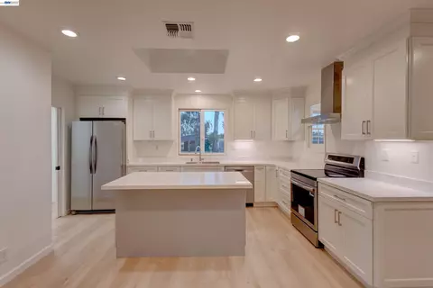 Kitchen - 35600 Lasiandra Ln, Davis, CA 95616 photo 1 of 3