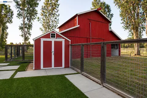 Exterior - 35600 Lasiandra Ln, Davis, CA 95616 photo 8 of 12