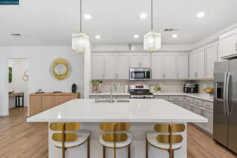 5 Brookdale Ct, Pittsburg, CA 94565